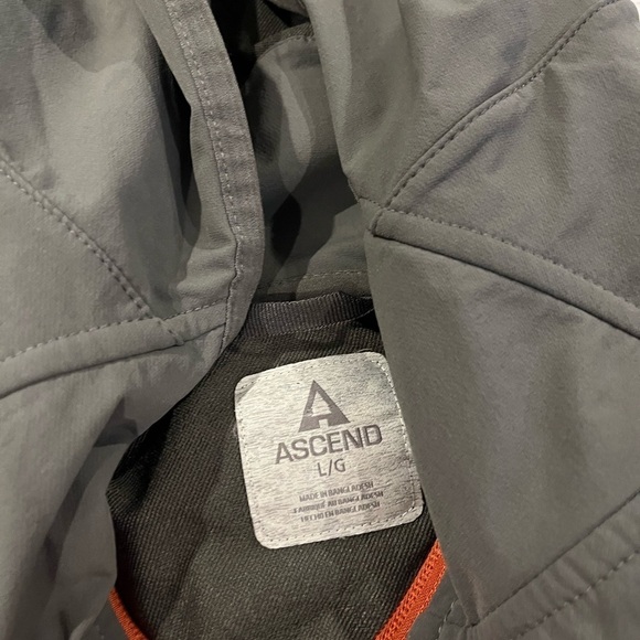 Ascend Green colorblock soft shell jacket with orange zipper Bass Pro shops - Picture 3 of 5